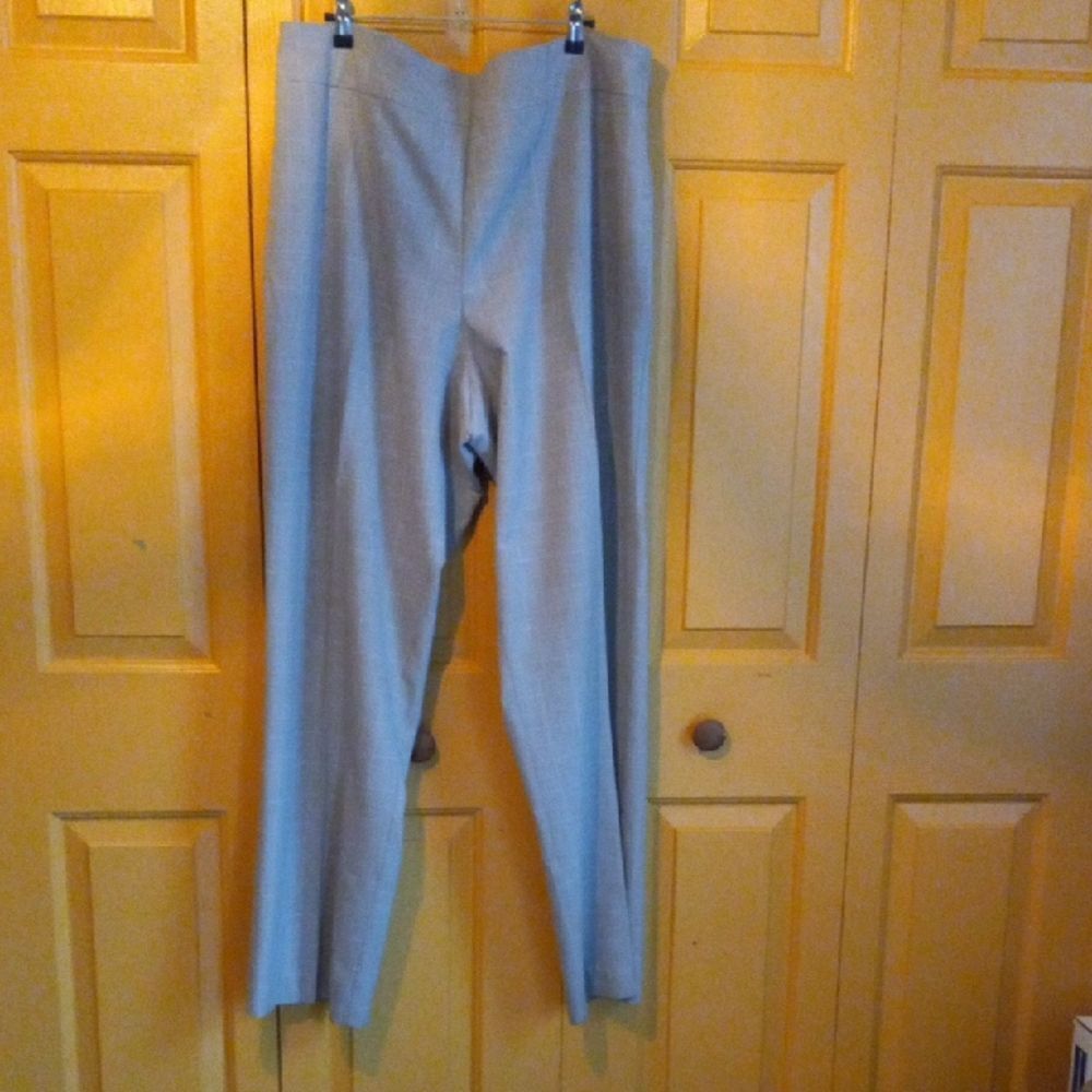Avenue Light Gray BOX Print Tall Dress Pants.